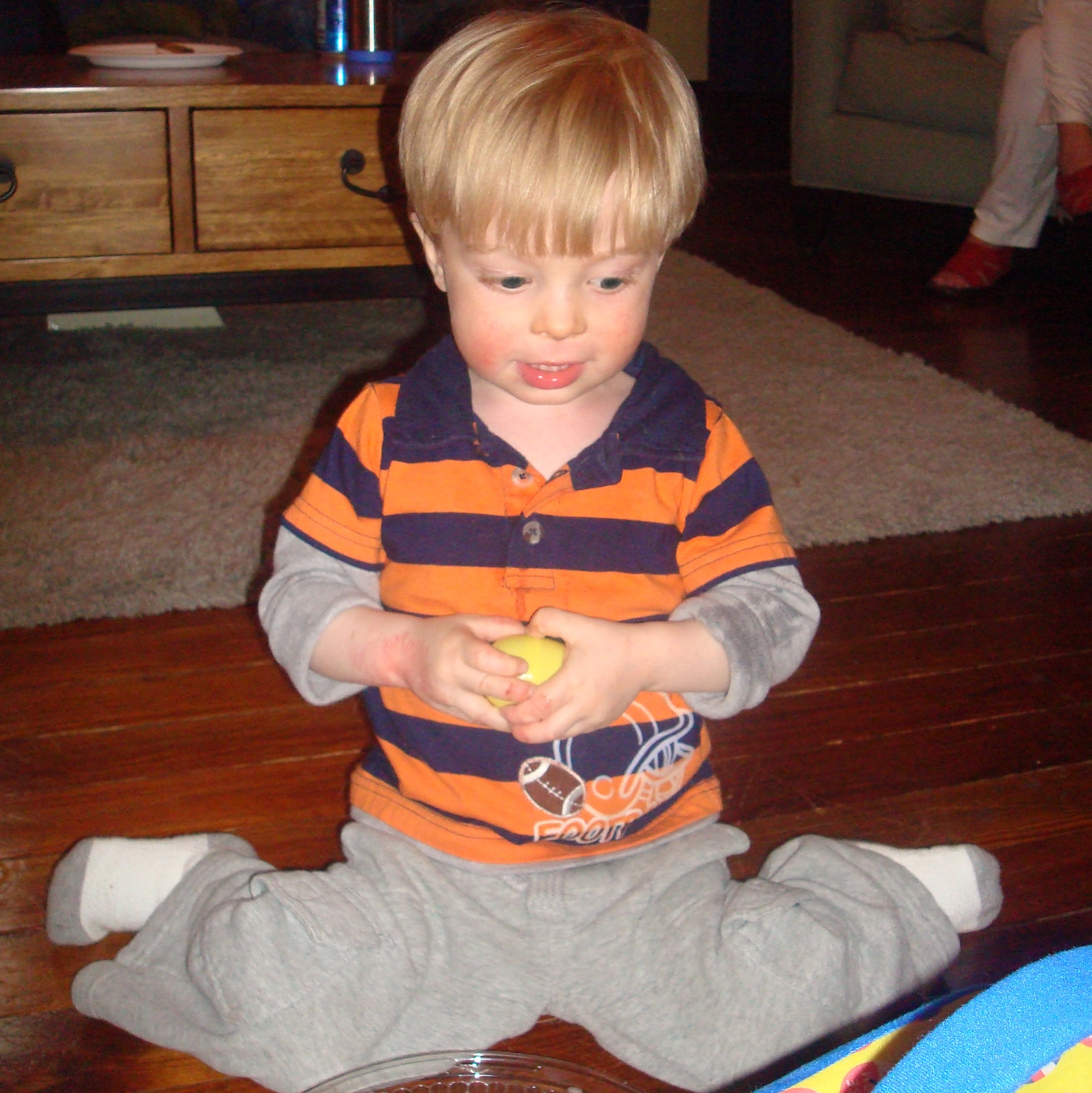 When a child w-sits he spreads his hips with his bottom on the floor, his knees bent, and his feet behind him, making a "W" shape with his legs. 